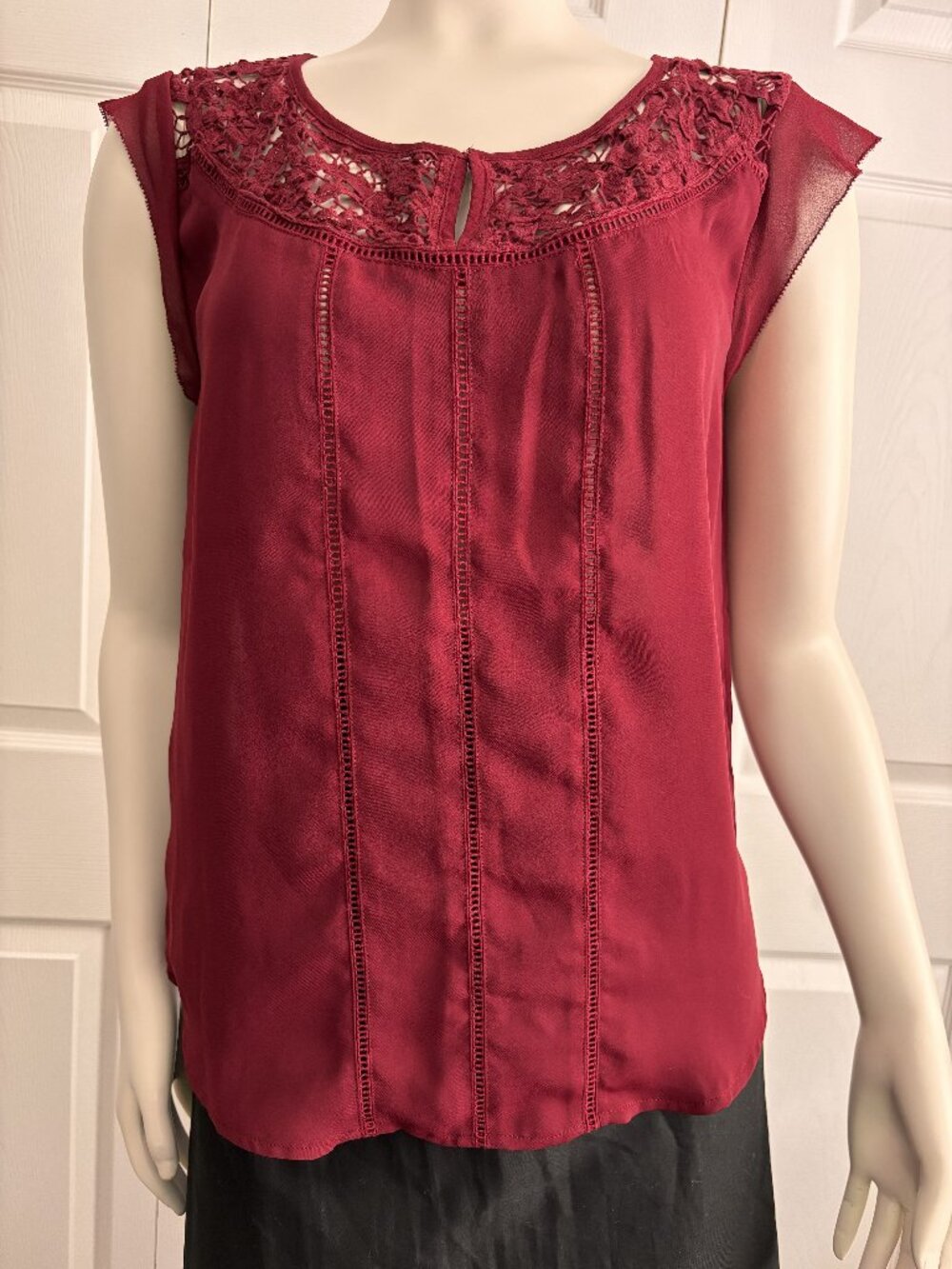 Ann Taylor Burgundy Lace Yoke Flutter Sleeve Blouse XS